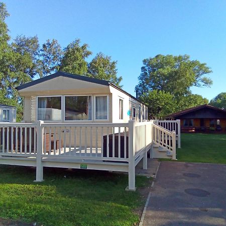 Beautiful 3 Bedroom Caravan With Hot Tub - Tattershall Lakes Exterior foto