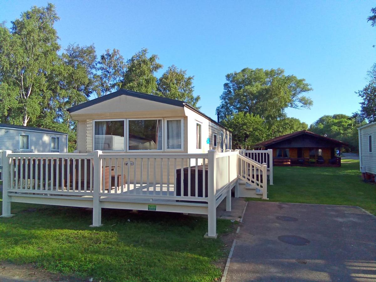 Beautiful 3 Bedroom Caravan With Hot Tub - Tattershall Lakes Exterior foto