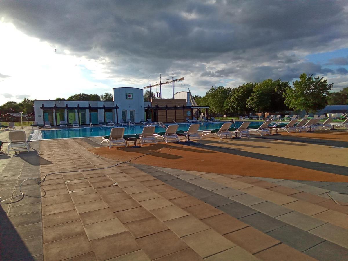 Beautiful 3 Bedroom Caravan With Hot Tub - Tattershall Lakes Exterior foto