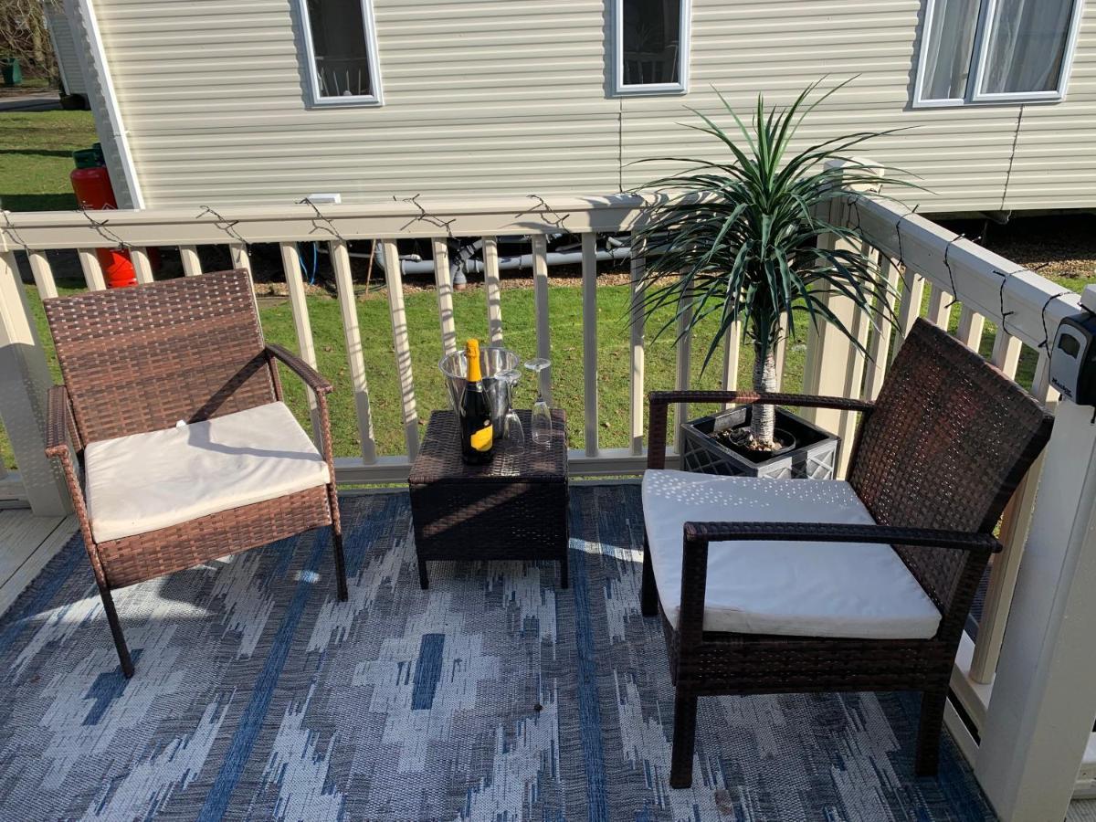 Beautiful 3 Bedroom Caravan With Hot Tub - Tattershall Lakes Exterior foto